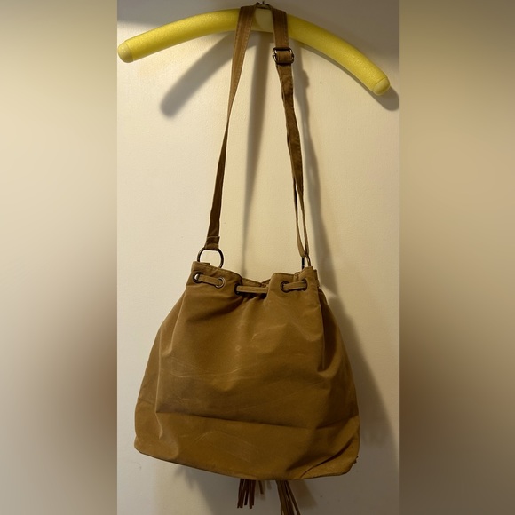 NWOT boho fringe faux suede bucket bag - Picture 5 of 5